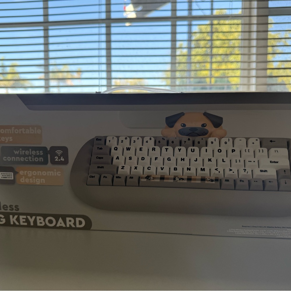 Ergonomic Wireless Pug Keyboard - White